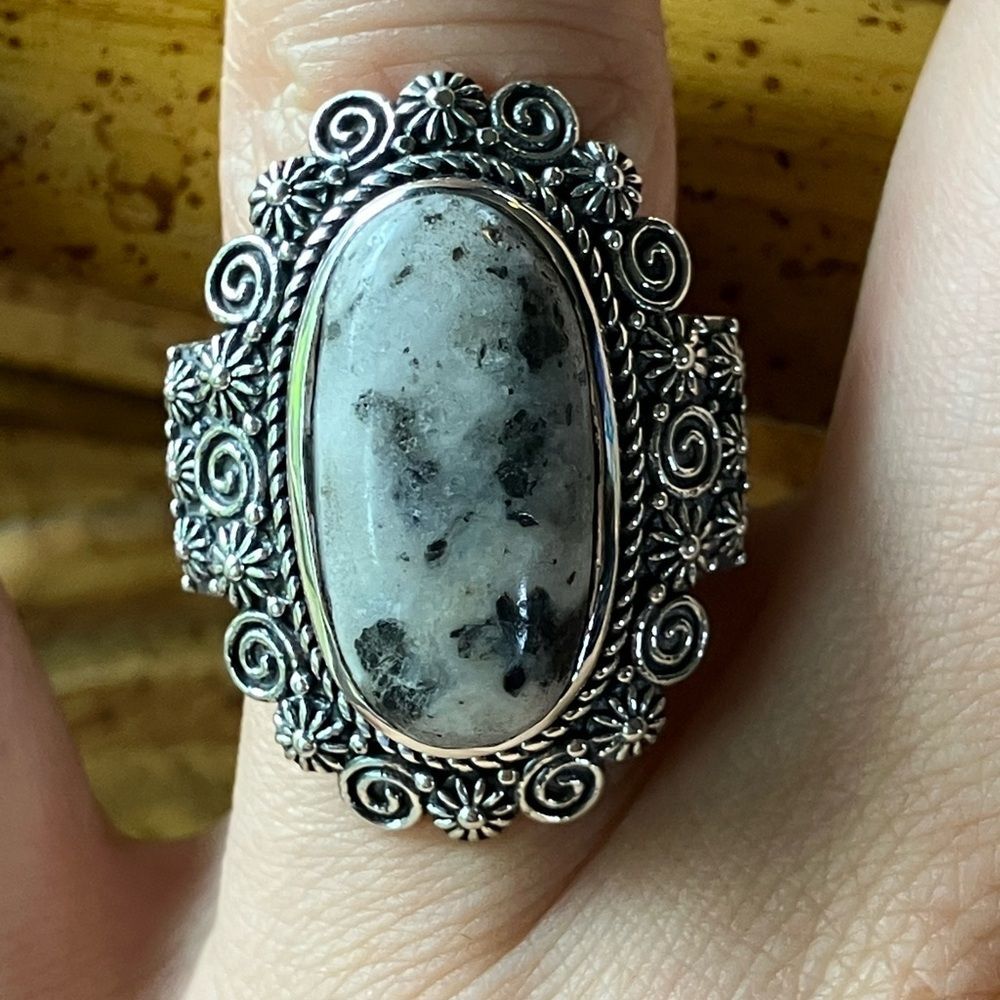Genuine White Buffalo Sterling Silver Artistic Ring Size 6